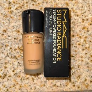 NIB MAC Cosmetics Studio Radiance Serum-Powered Foundation NW20